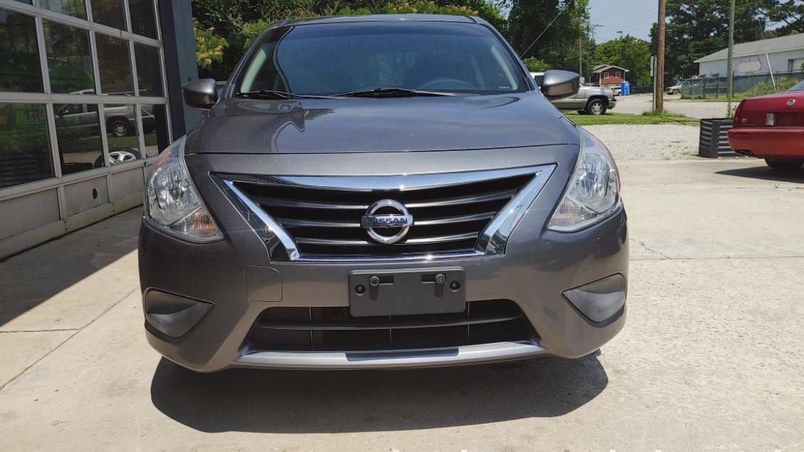 Used 2019 Nissan Versa SV FWD image 3