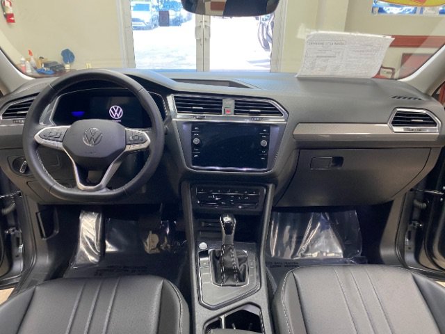 Used 2023 Volkswagen Tiguan SE FWD image 19