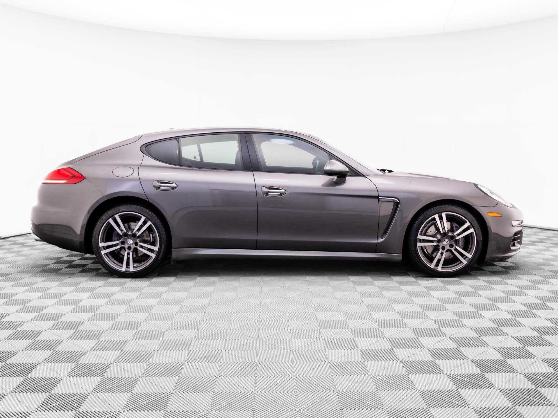 Used 2015 Porsche Panamera image 7