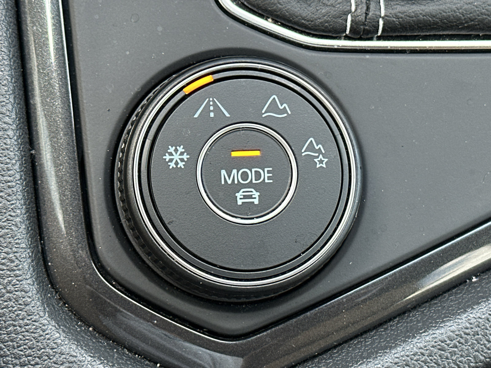 Used 2024 Volkswagen Tiguan SE R-Line AWD/4WD image 24