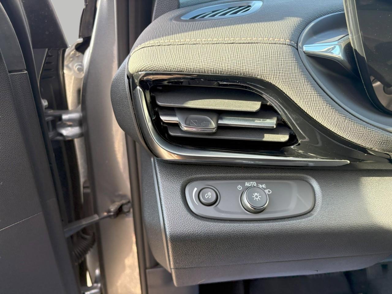 Used 2024 Buick Envista Avenir image 12