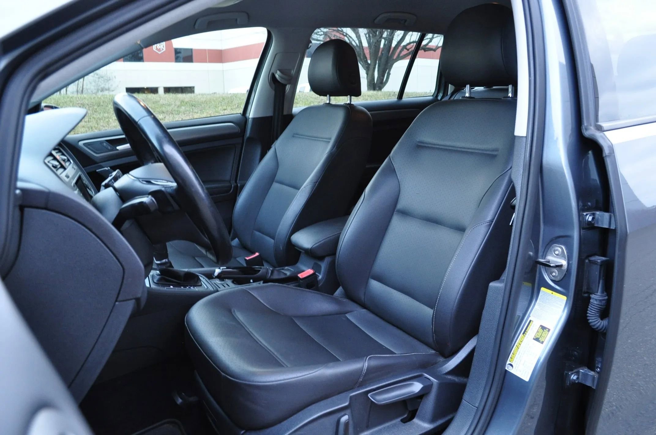 Used 2015 Volkswagen Golf S image 8