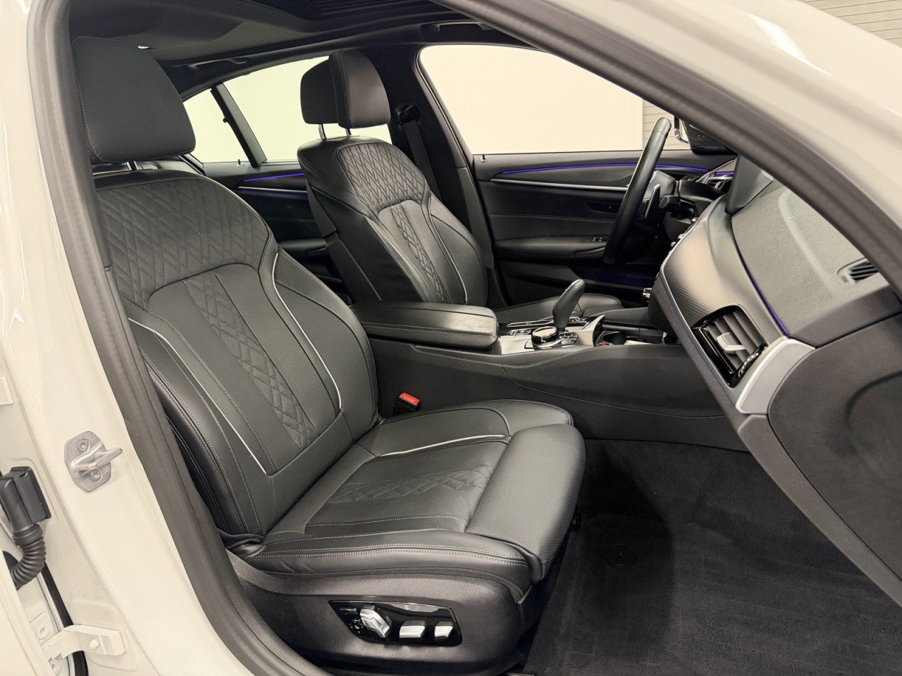 Used 2023 BMW 530i xDrive w/ Executive Package image 51