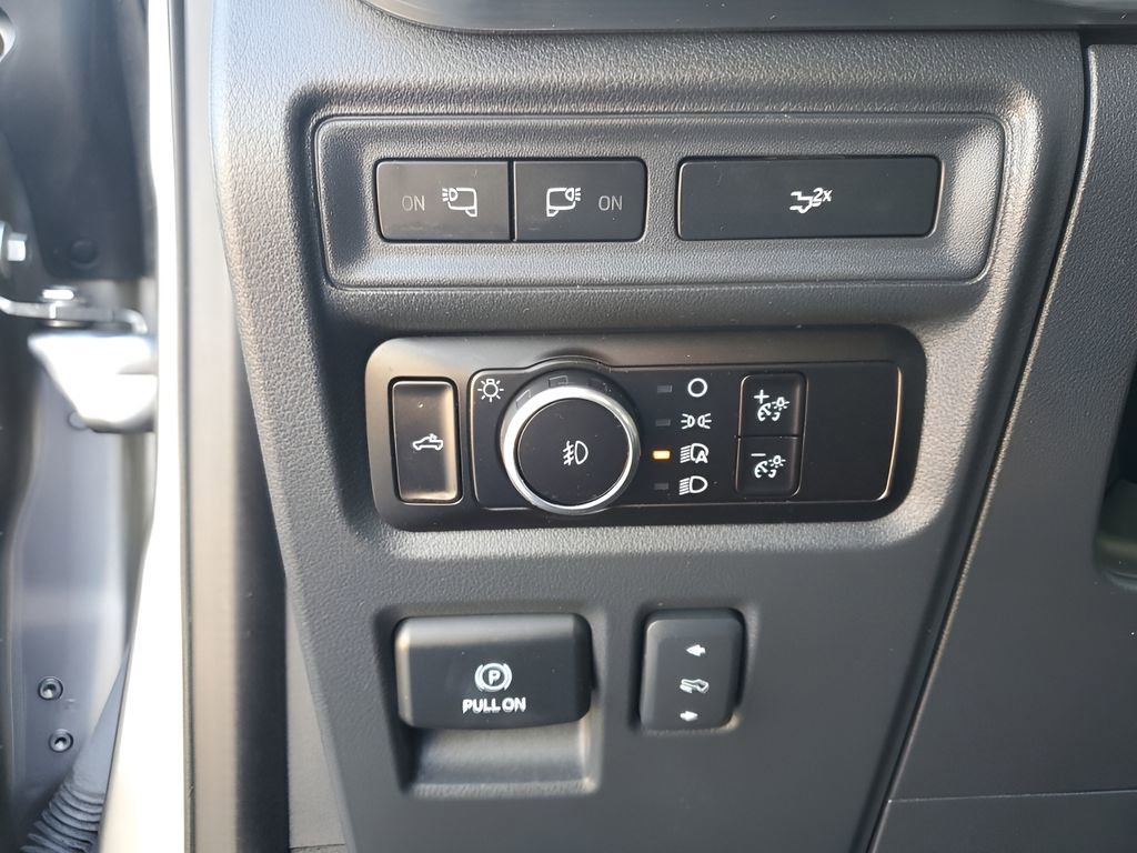Used 2023 Ford F150 Lariat image 33