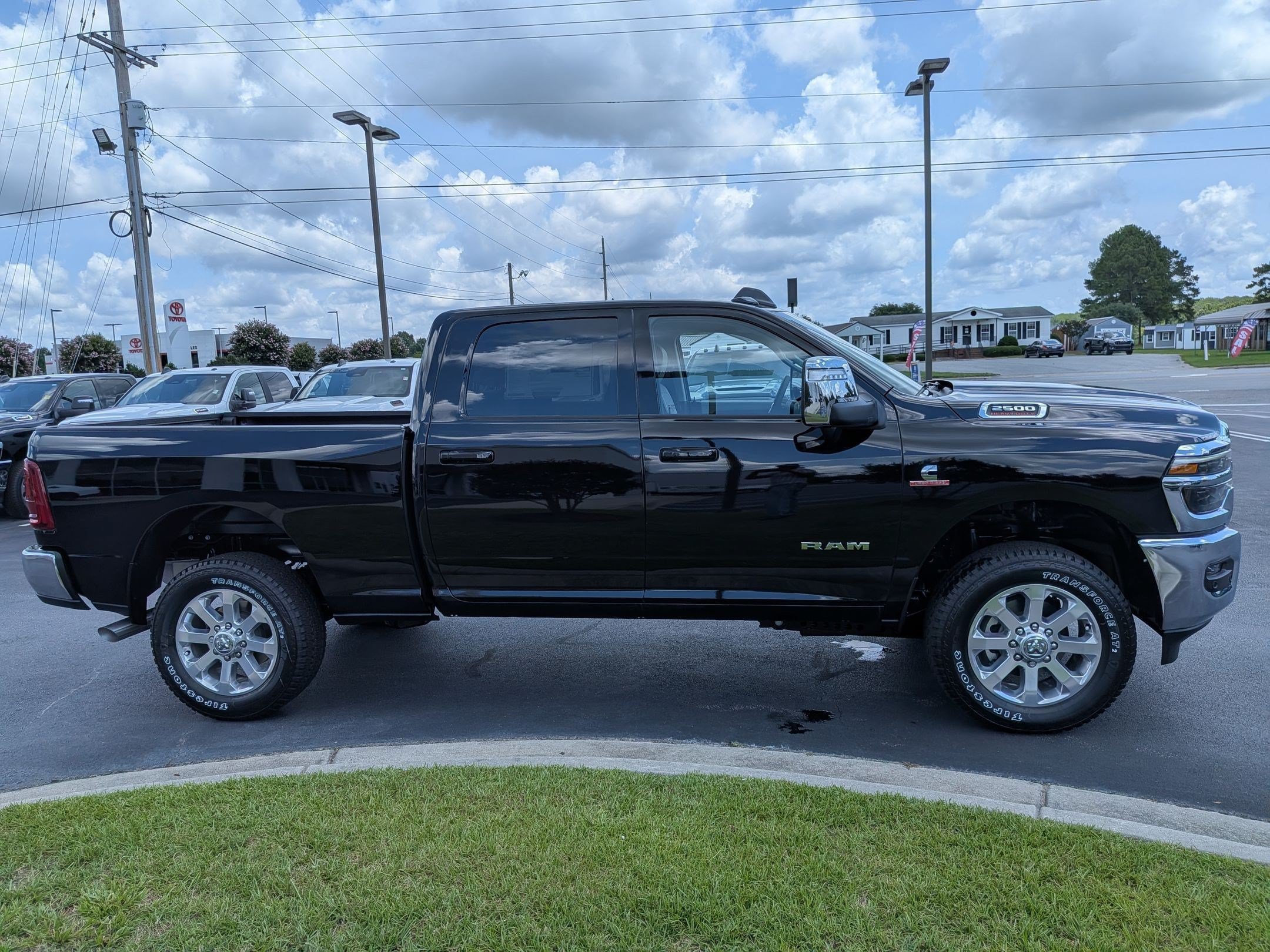 New 2026 RAM 2500 Laramie AWD/4WD image 4