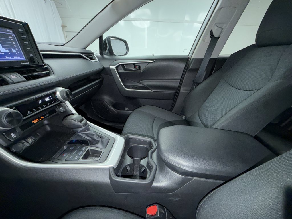 Certified 2021 Toyota RAV4 LE w/ Carpet Mat Package (TMS) AWD/4WD image 24