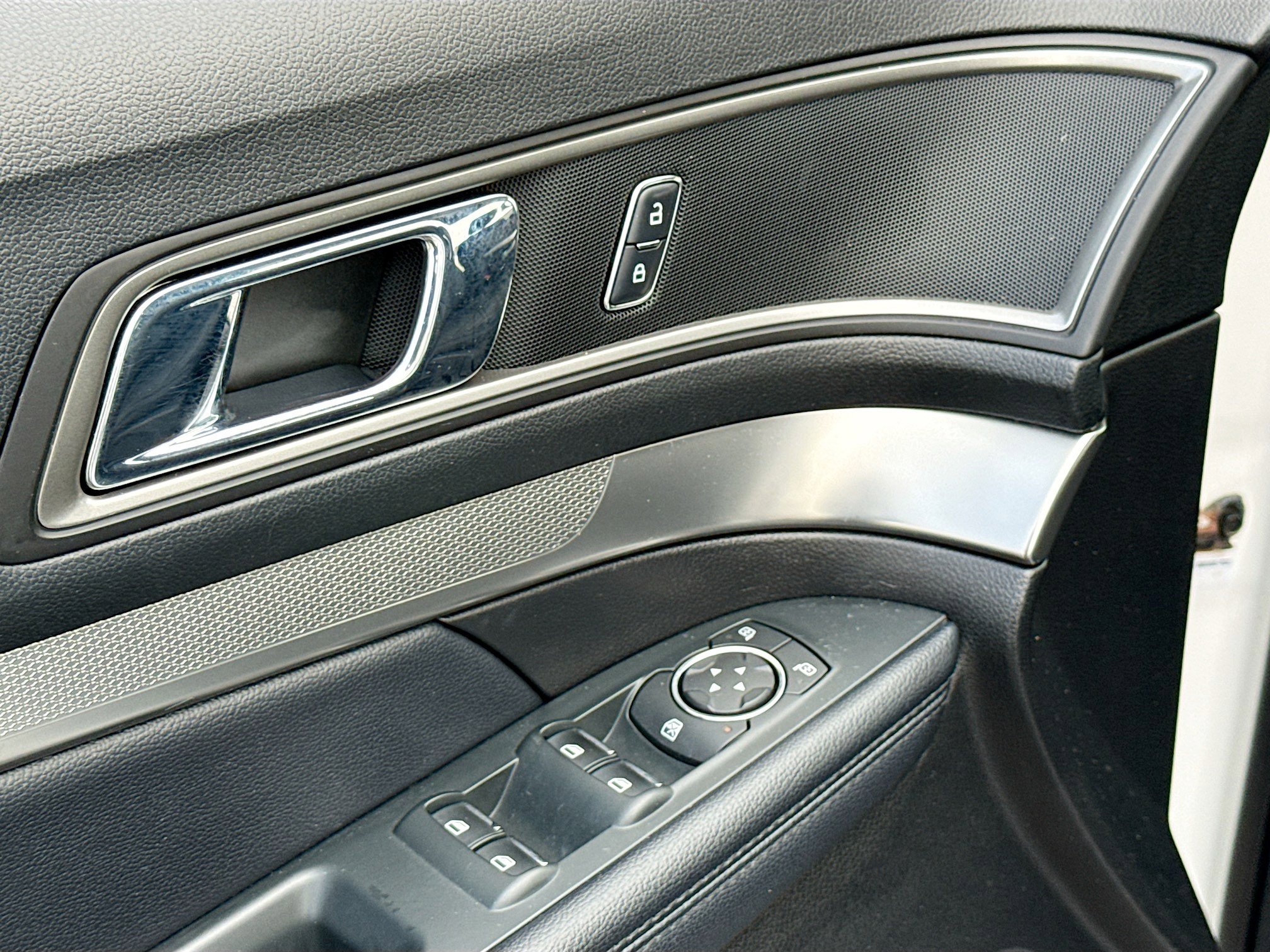 Certified 2018 Ford Explorer XLT image 8