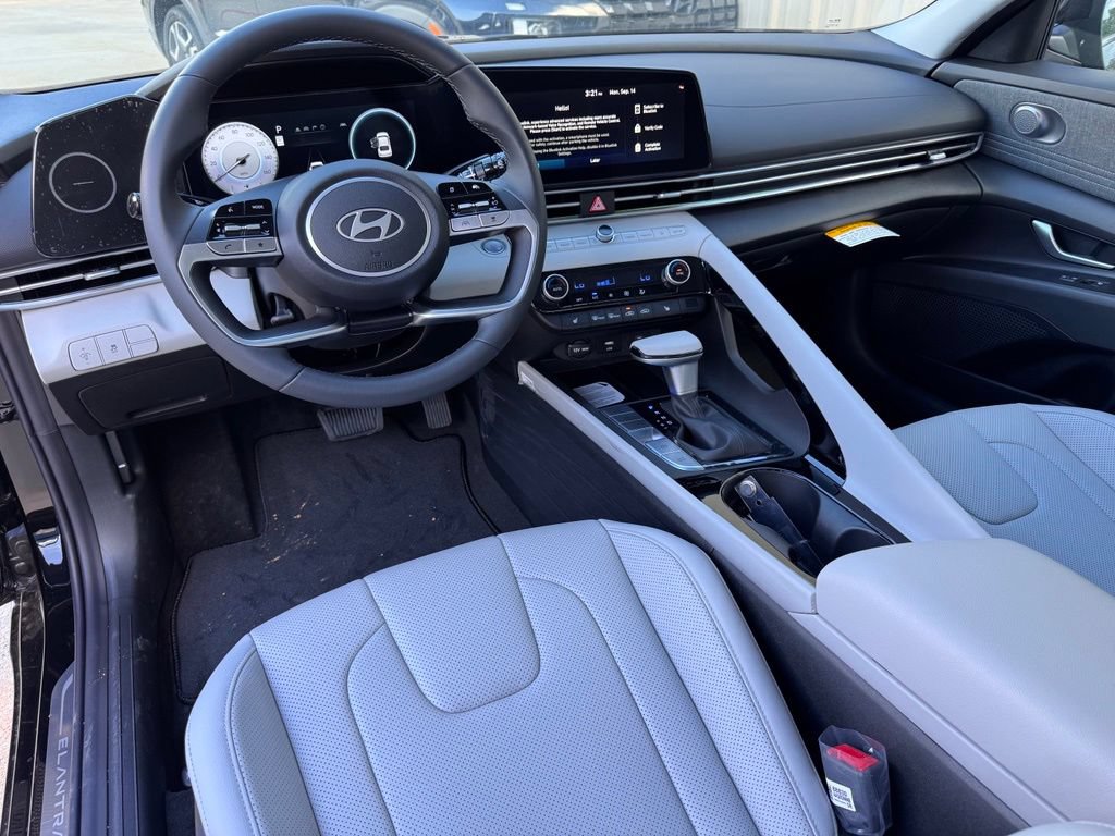 New 2026 Hyundai Elantra Limited FWD image 2