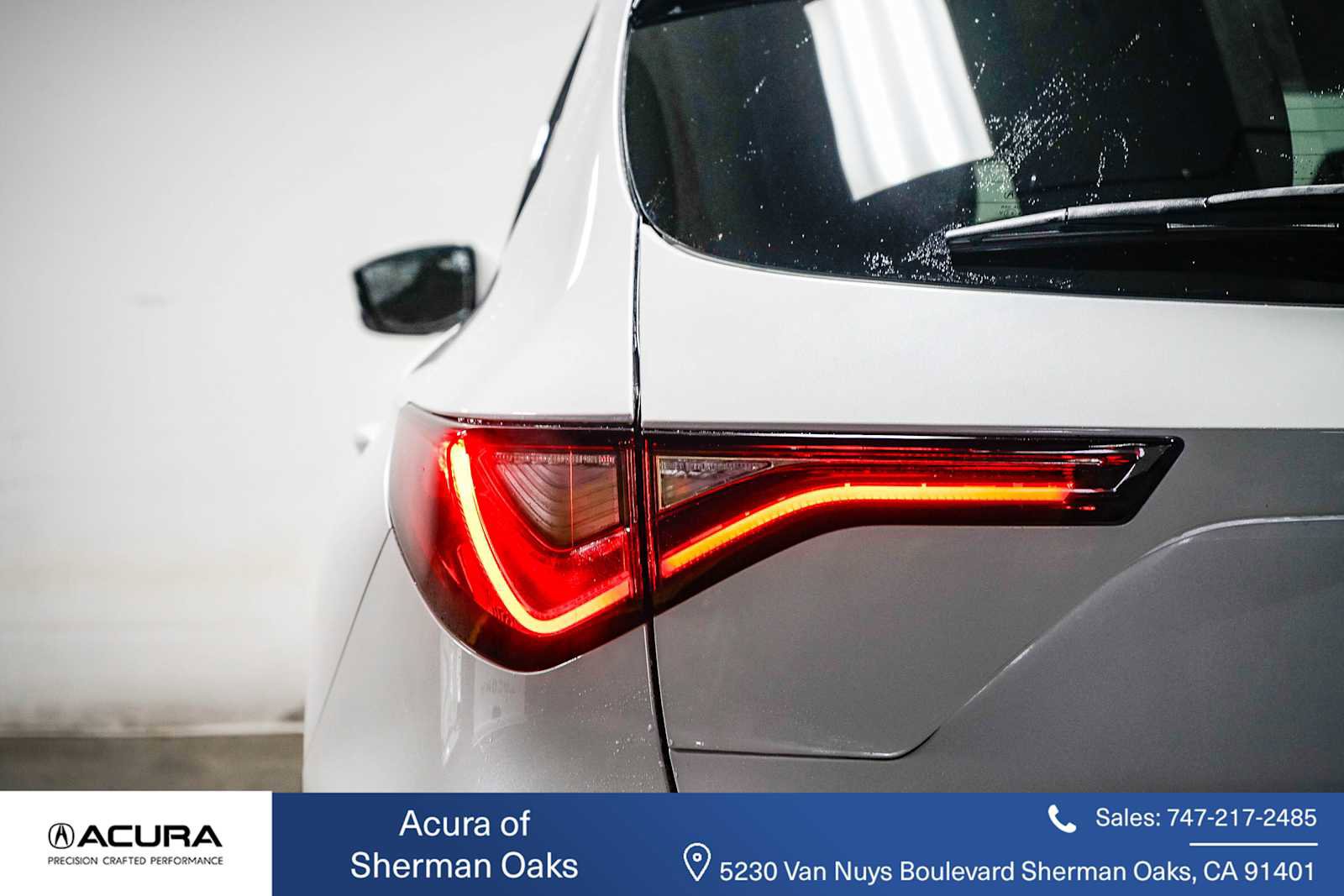 Used 2025 Acura MDX SH-AWD w/ Technology Package image 4
