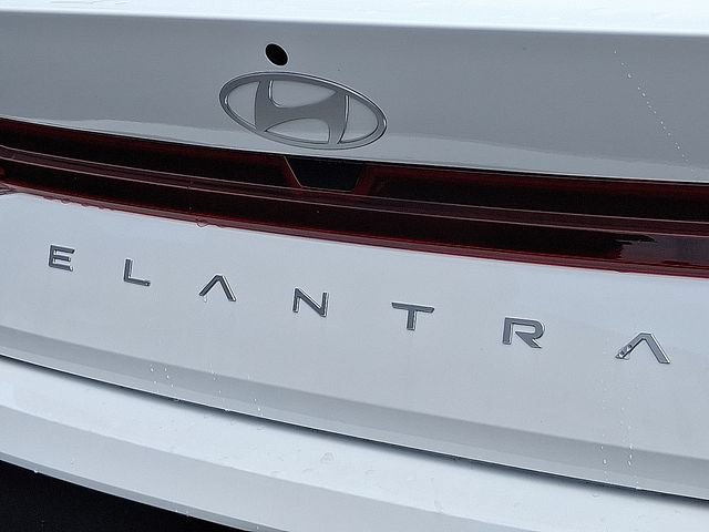 New 2026 Hyundai Elantra SE FWD image 5