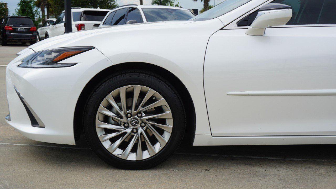 Certified 2022 Lexus ES 350 Ultra Luxury w/ Accessory Package 2 FWD image 10