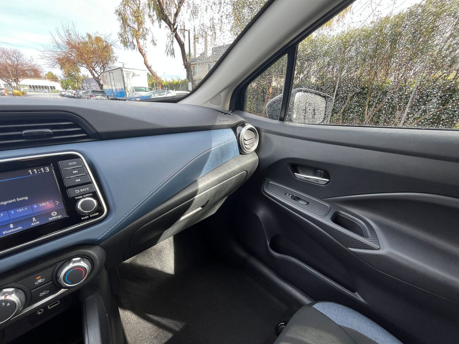 Used 2025 Nissan Versa SV image 33