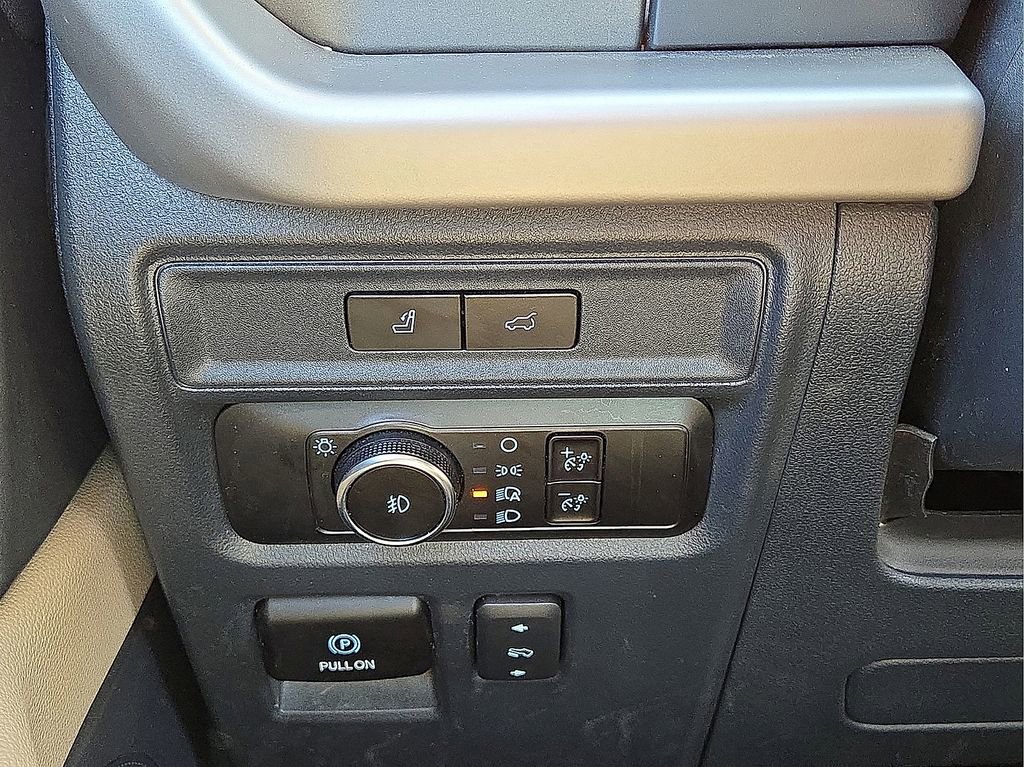 Used 2022 Ford Expedition XLT image 27