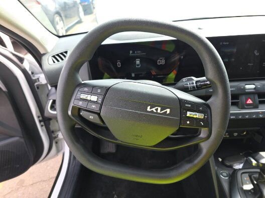 Used 2025 Kia K4 LXS FWD image 10