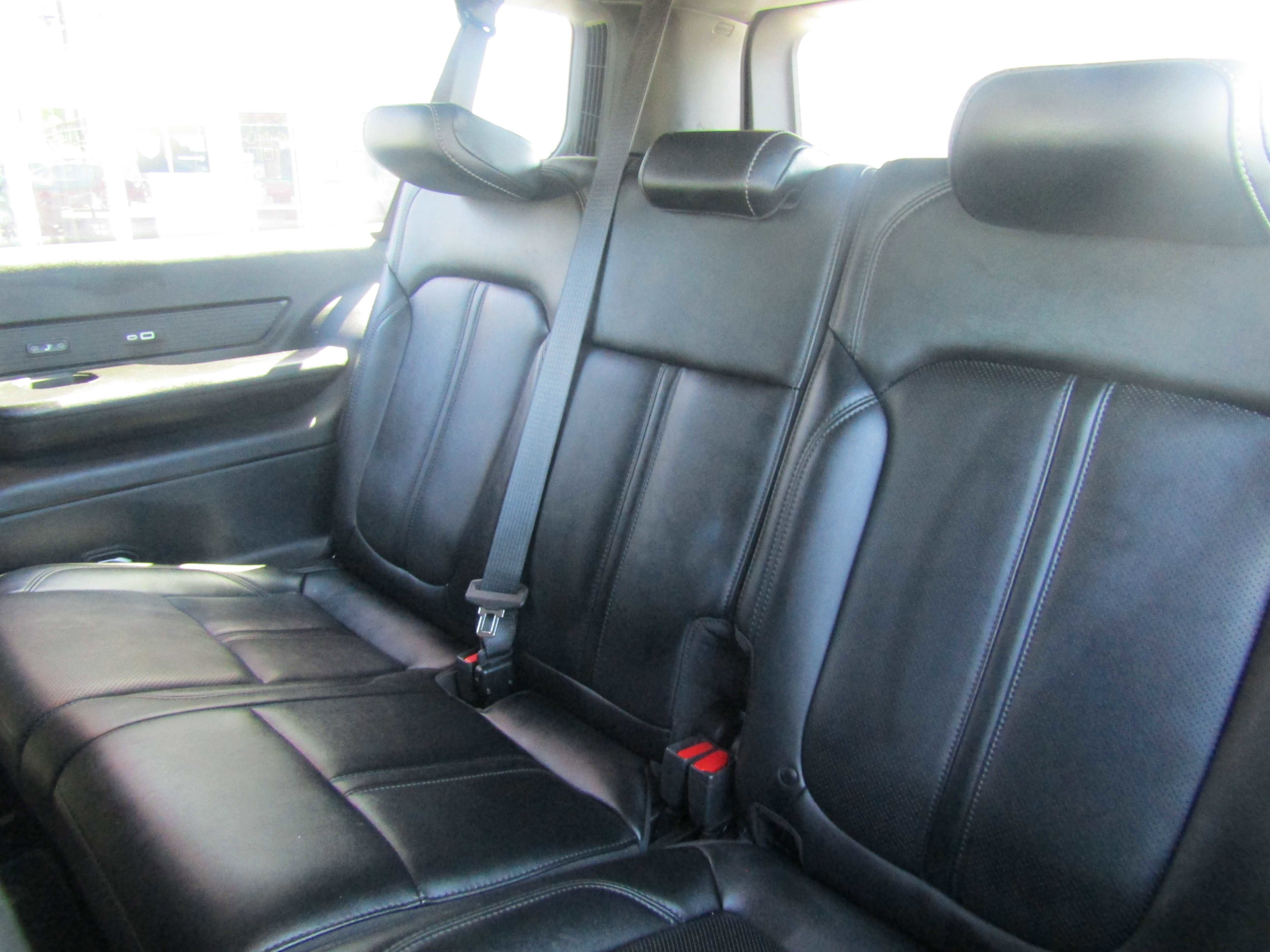 Used 2024 Jeep Wagoneer L Series II w/ Flexible Seating Group image 11