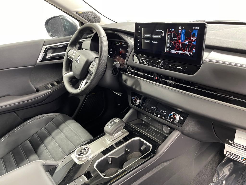New 2025 Mitsubishi Outlander SE image 30