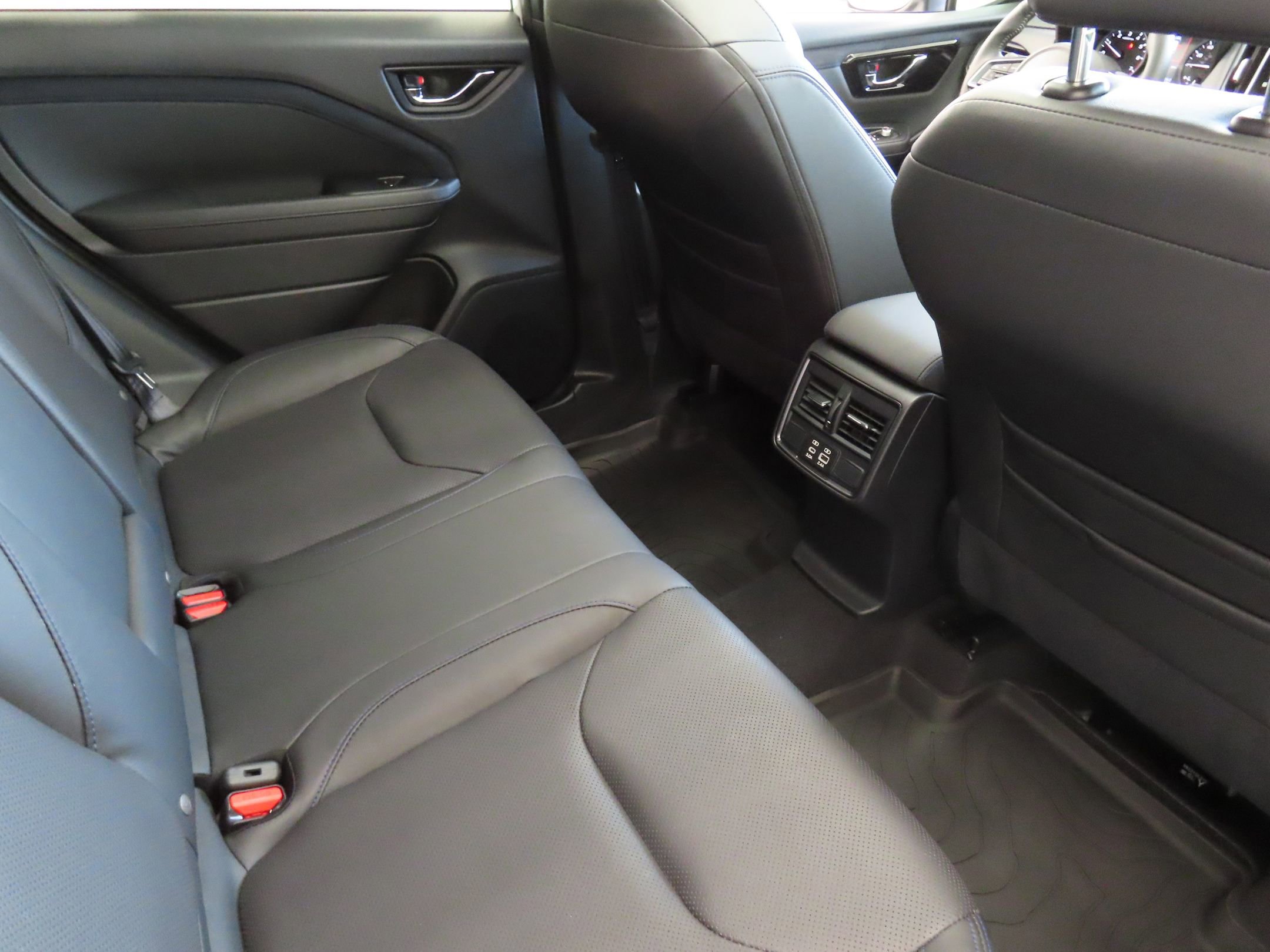 Used 2025 Subaru Forester Limited image 27