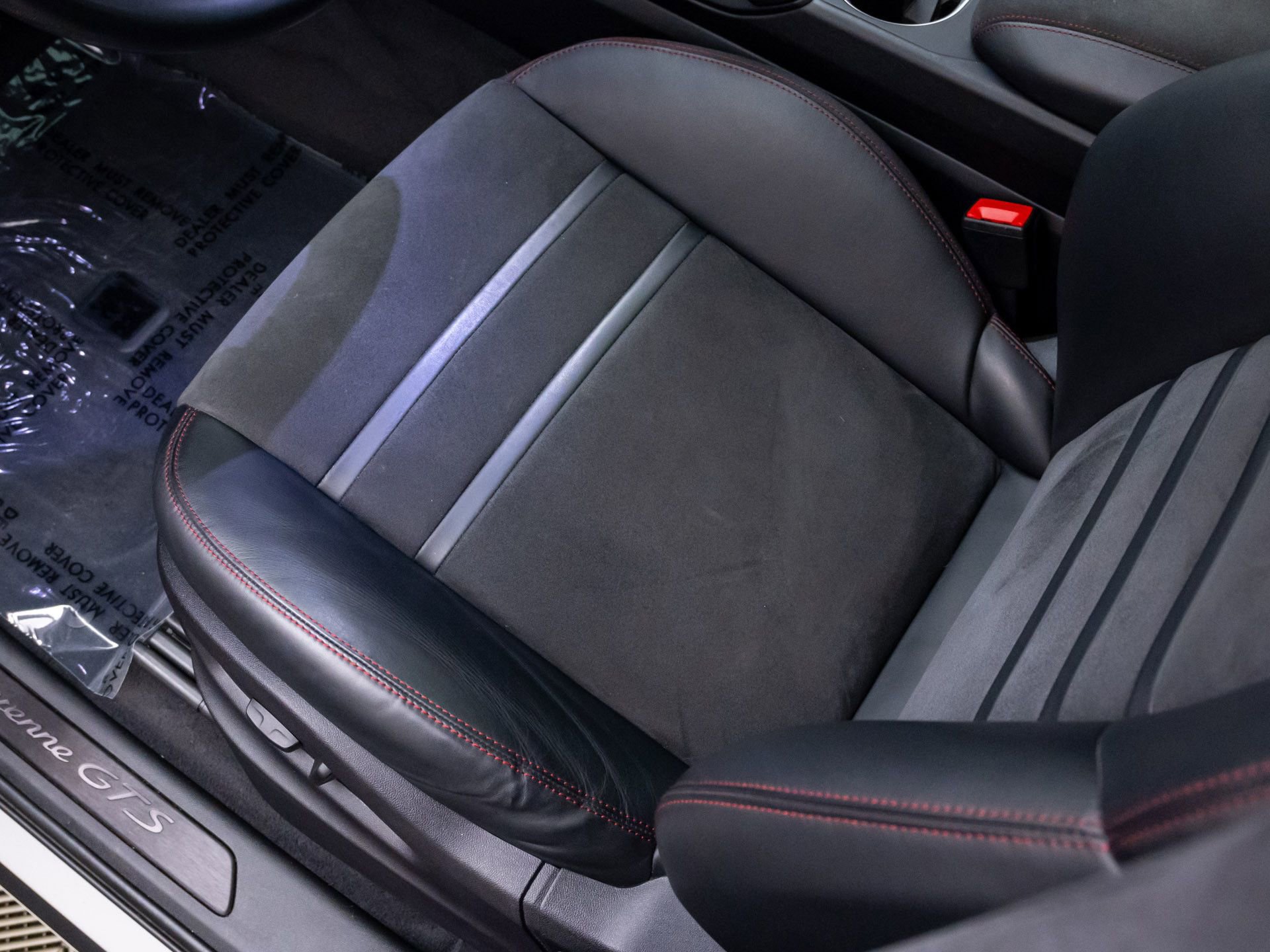 Used 2022 Porsche Cayenne GTS AWD/4WD image 16