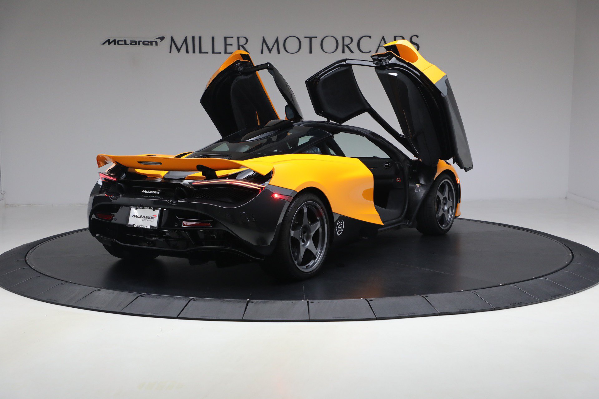 Used 2021 McLaren 720S RWD image 17