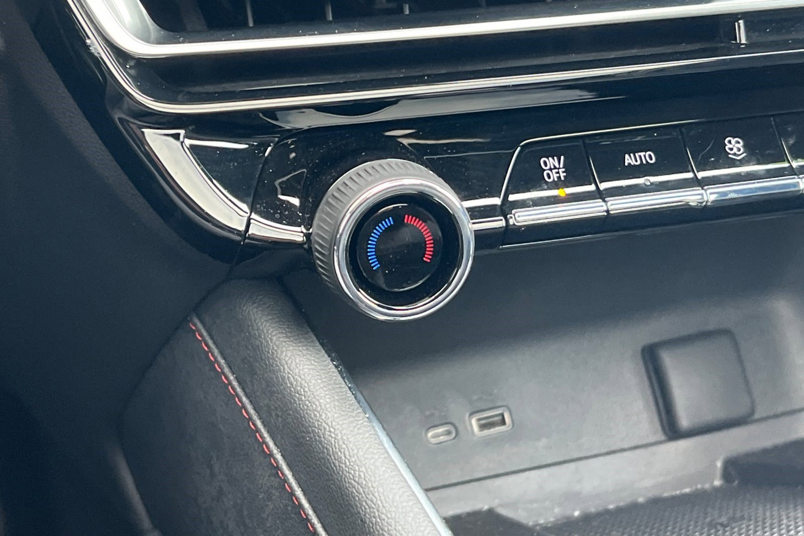 Certified 2024 Chevrolet Traverse RS w/ LPO, Floor Liner Package image 30