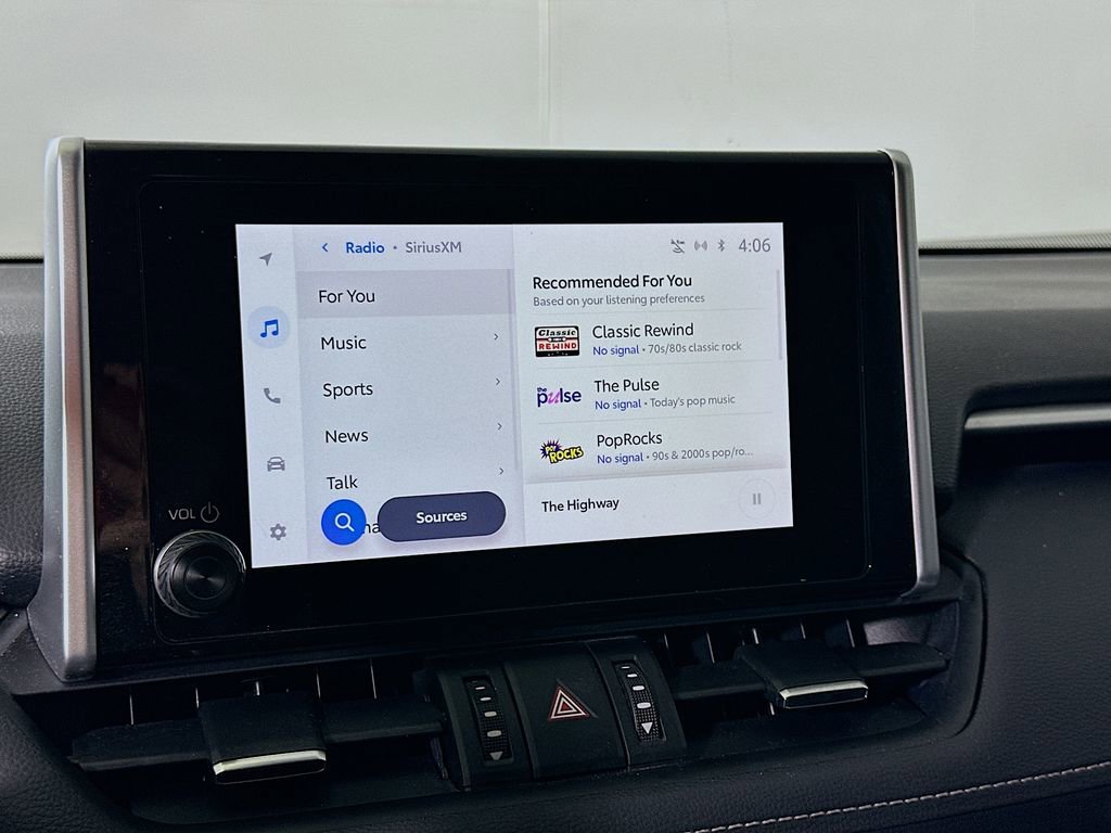 Used 2023 Toyota RAV4 XLE Premium image 27