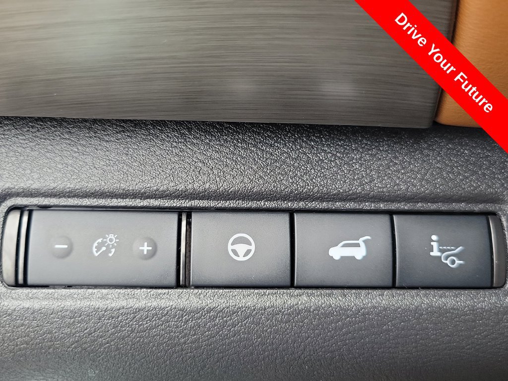 Used 2025 Nissan Pathfinder Platinum FWD image 16