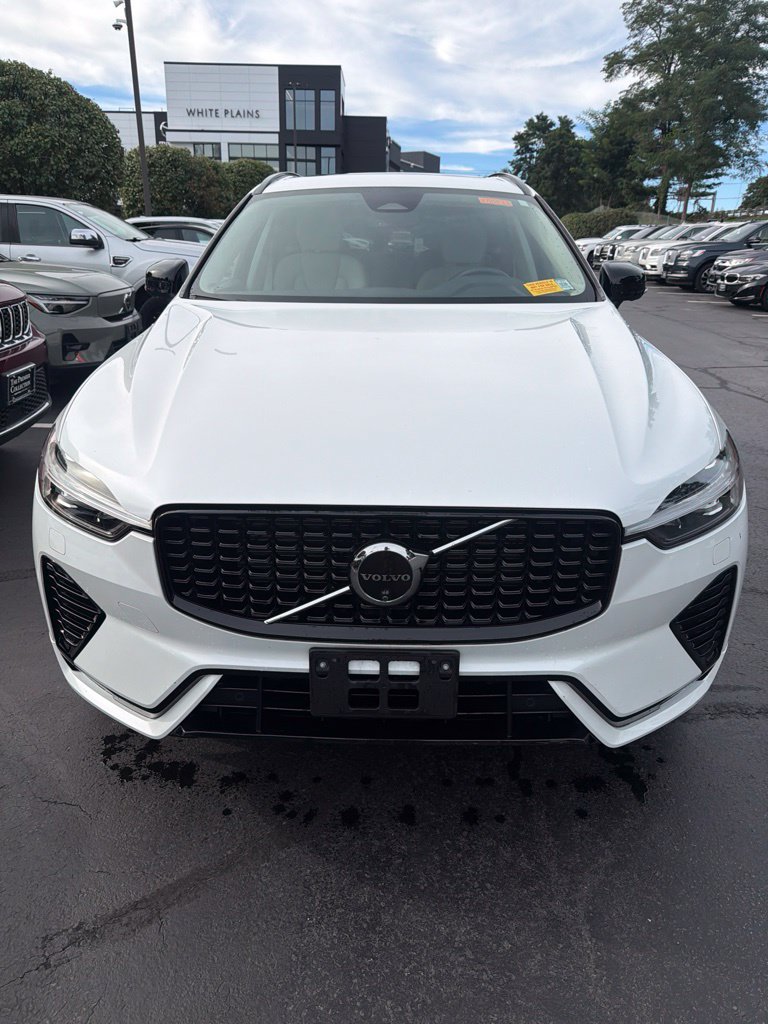 Used 2024 Volvo XC60 B5 Plus w/ Protection Package Premier AWD/4WD image 4