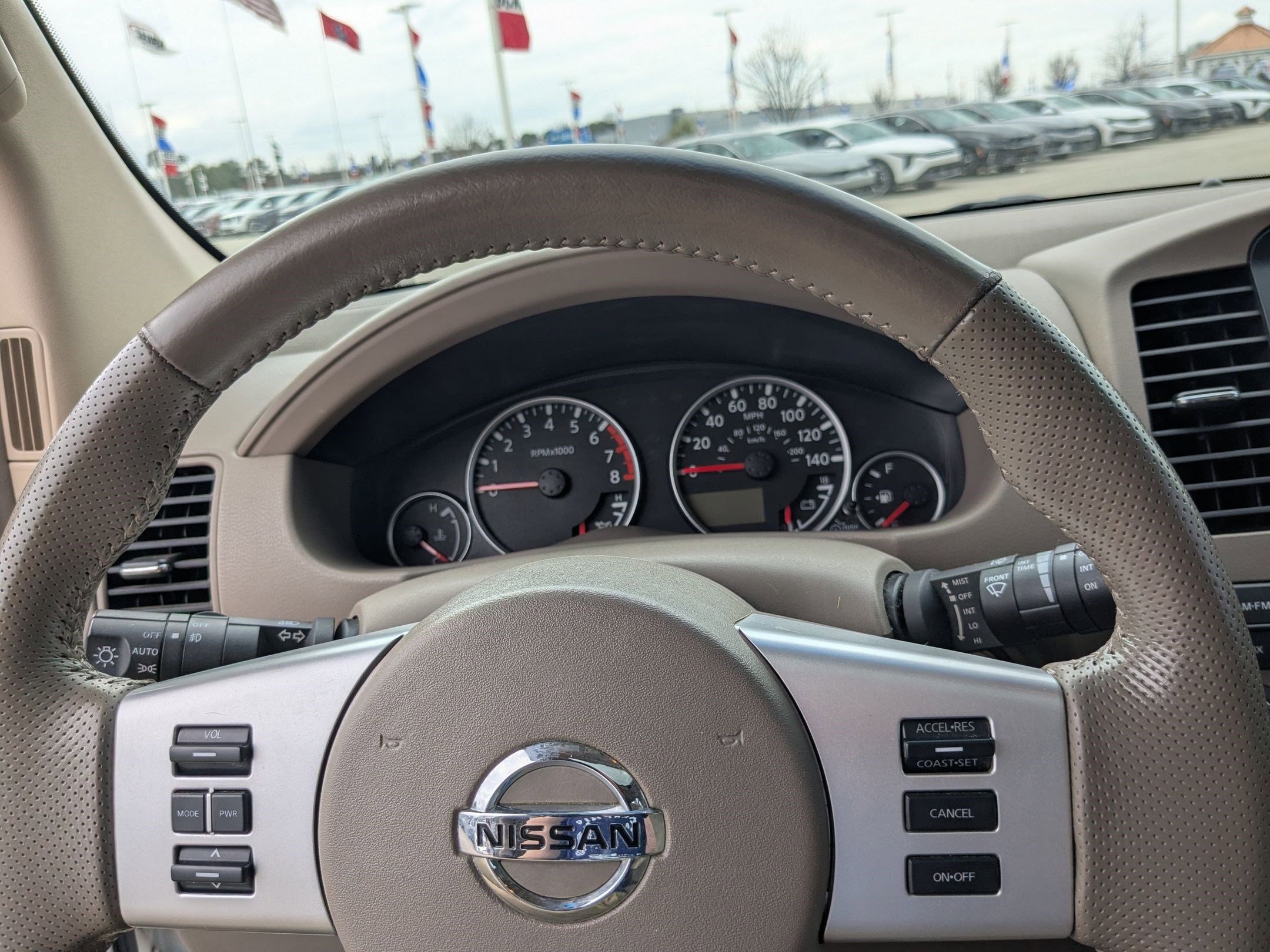 Used 2008 Nissan Pathfinder SE w/ Leather Pkg image 13