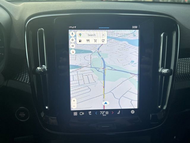 Certified 2025 Volvo XC40 B5 Plus AWD/4WD image 22