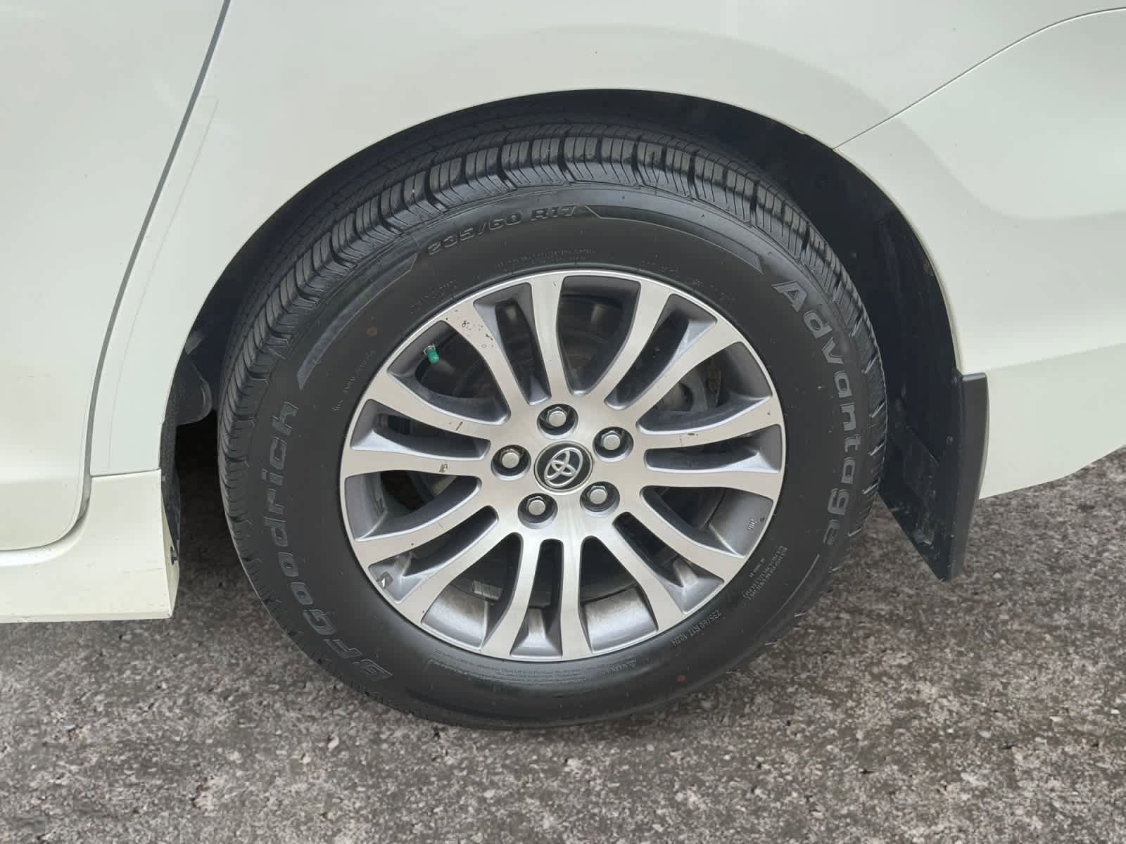 Used 2019 Toyota Sienna XLE w/ XLE Navigation Package FWD image 15