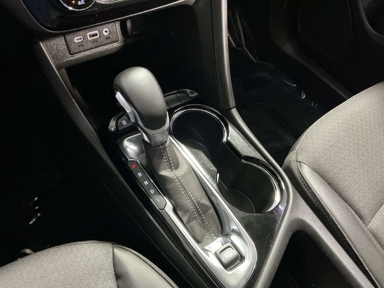 Used 2023 Buick Encore GX Select w/ Sport Touring Package AWD/4WD image 23