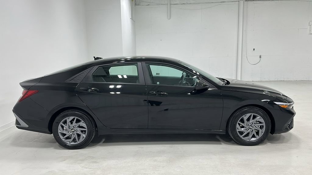 Certified 2024 Hyundai Elantra SEL image 6