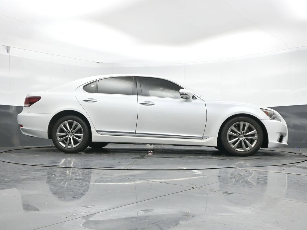 Used 2013 Lexus LS 460 AWD w/ Comfort Pkg image 28