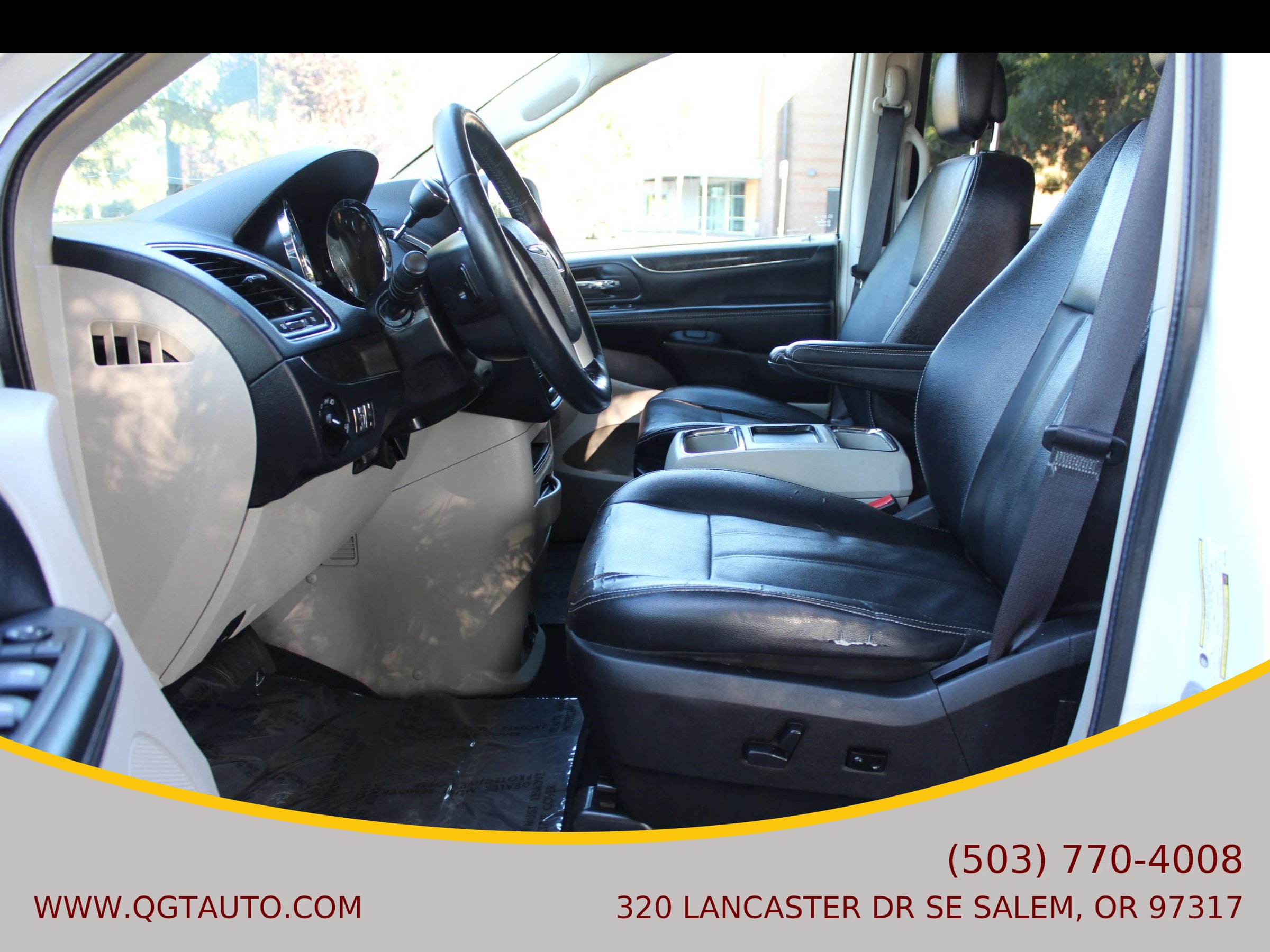 Used 2016 Chrysler Town & Country Touring w/ Driver Convenience Group image 11