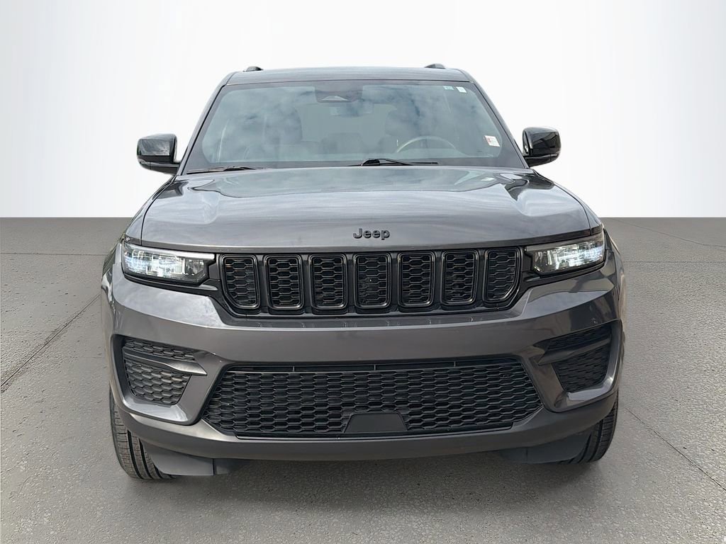 Used 2024 Jeep Grand Cherokee Altitude RWD image 9