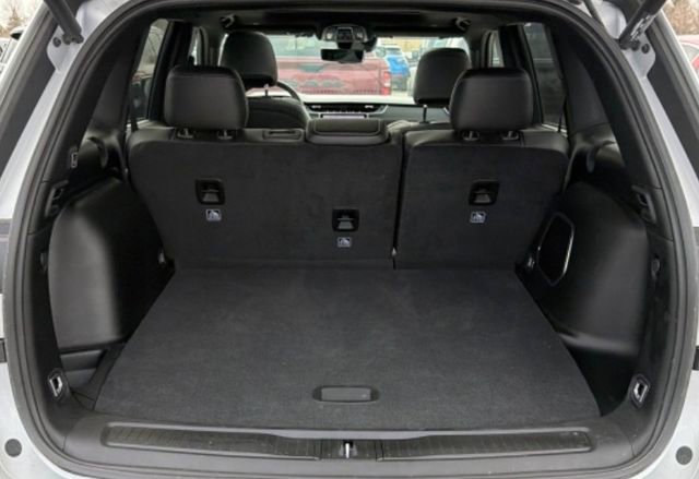 Used 2024 Jeep Grand Cherokee Limited w/ Luxury Tech Group II image 6