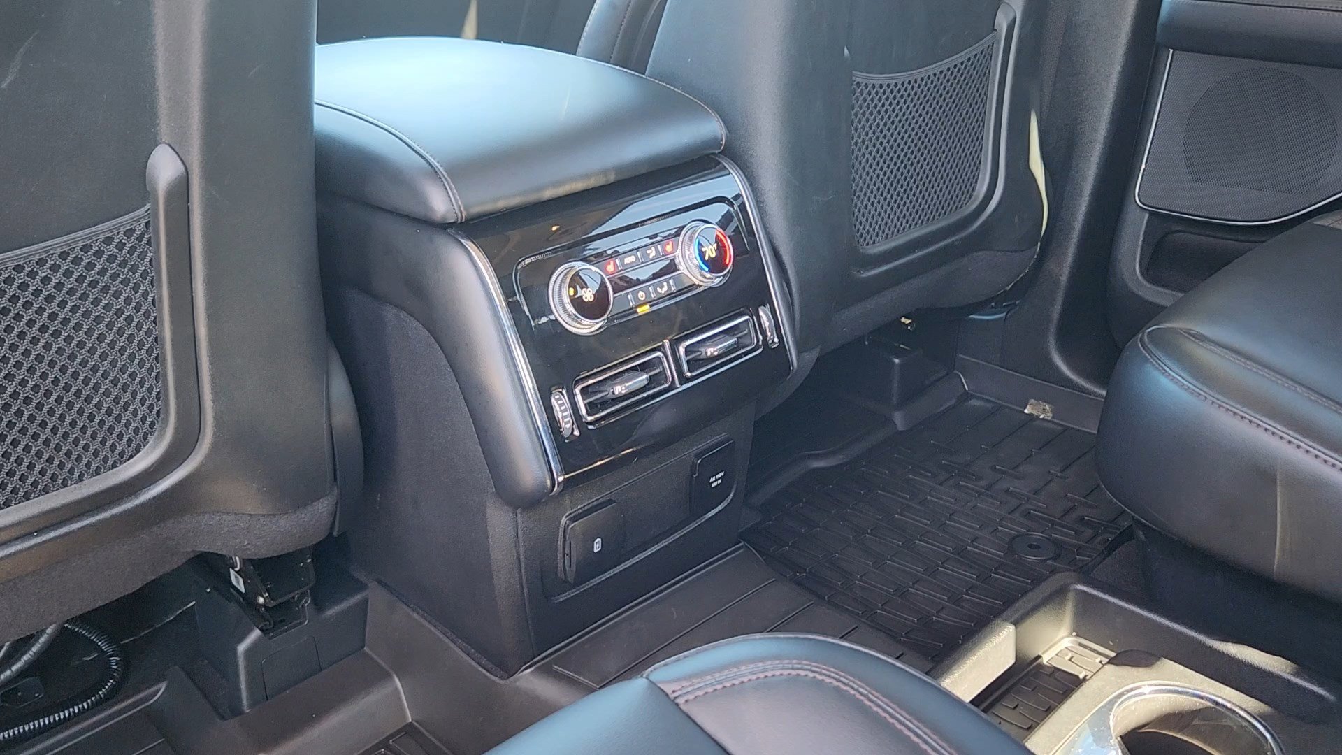 Used 2024 Lincoln Aviator AWD w/ Premium Package image 18