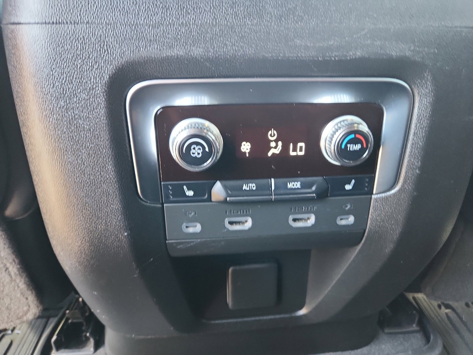 Used 2023 GMC Yukon XL Denali Ultimate image 13