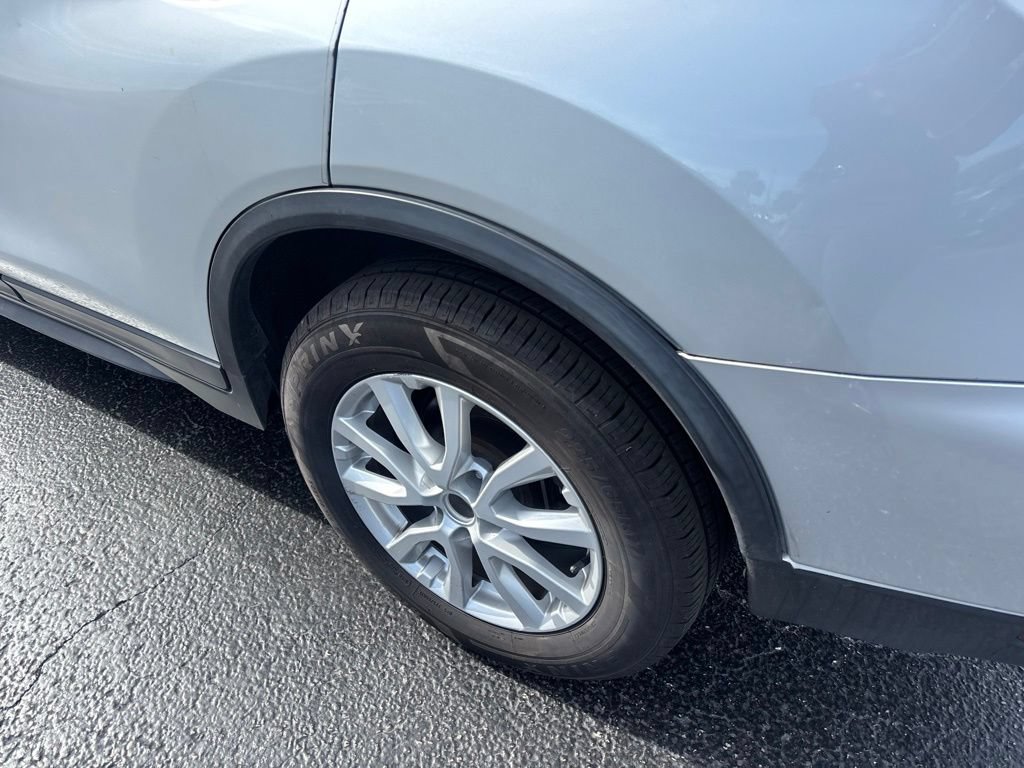Used 2020 Nissan Rogue SV FWD image 13