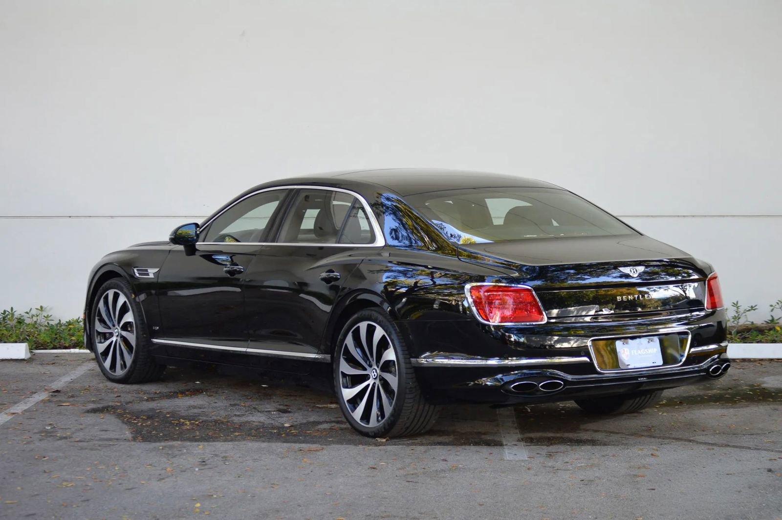 Used 2022 Bentley Flying Spur V8 image 10