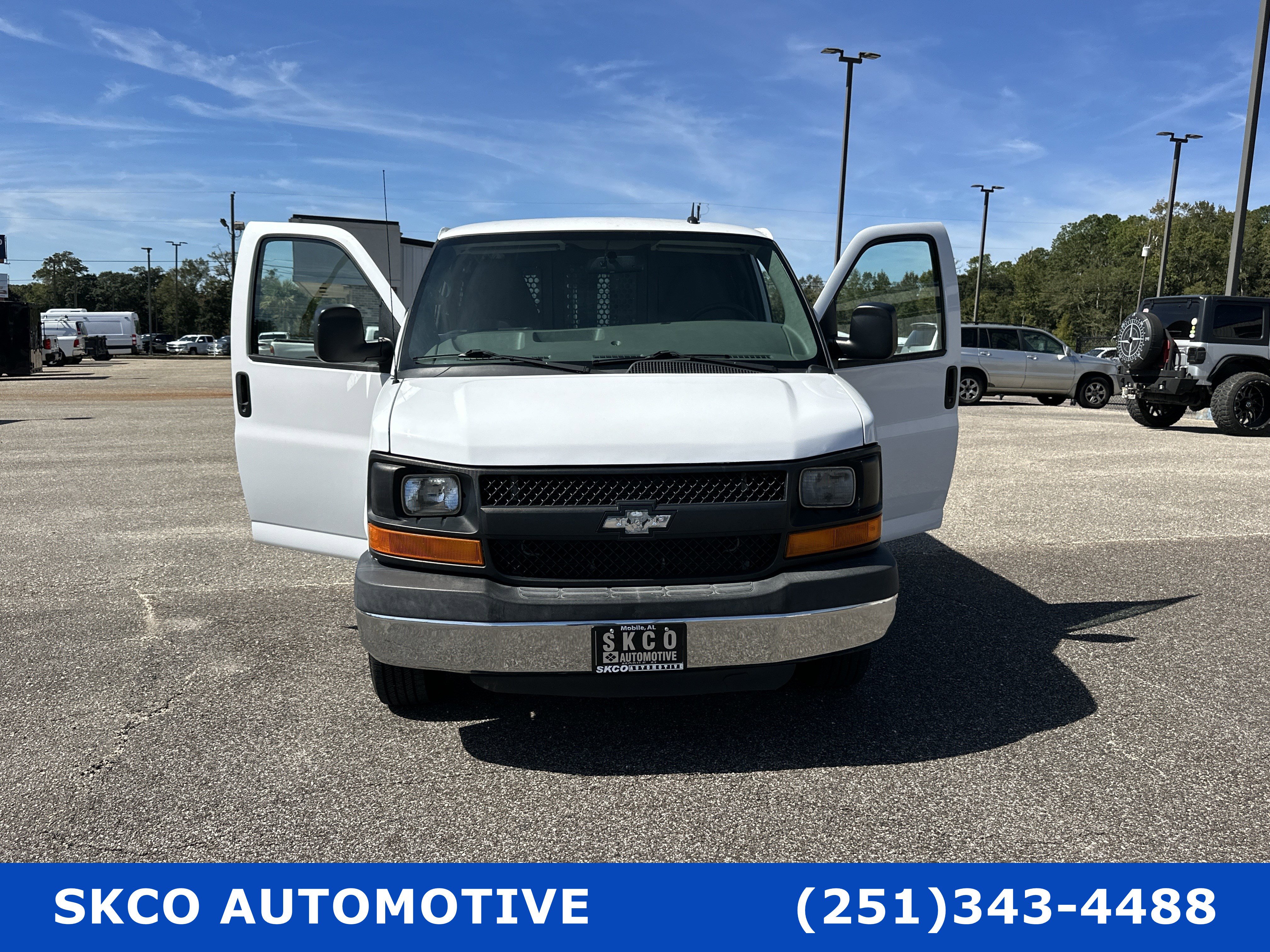 Used 2015 Chevrolet Express 2500 image 28