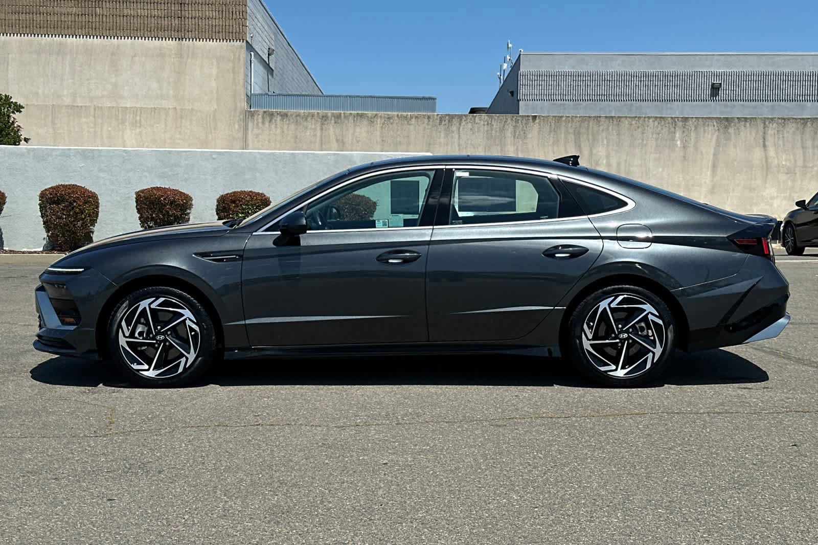 Used 2024 Hyundai Sonata SEL w/ Convenience Package FWD image 9