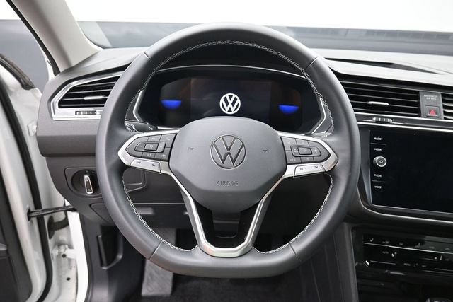 Used 2023 Volkswagen Tiguan SE FWD image 16