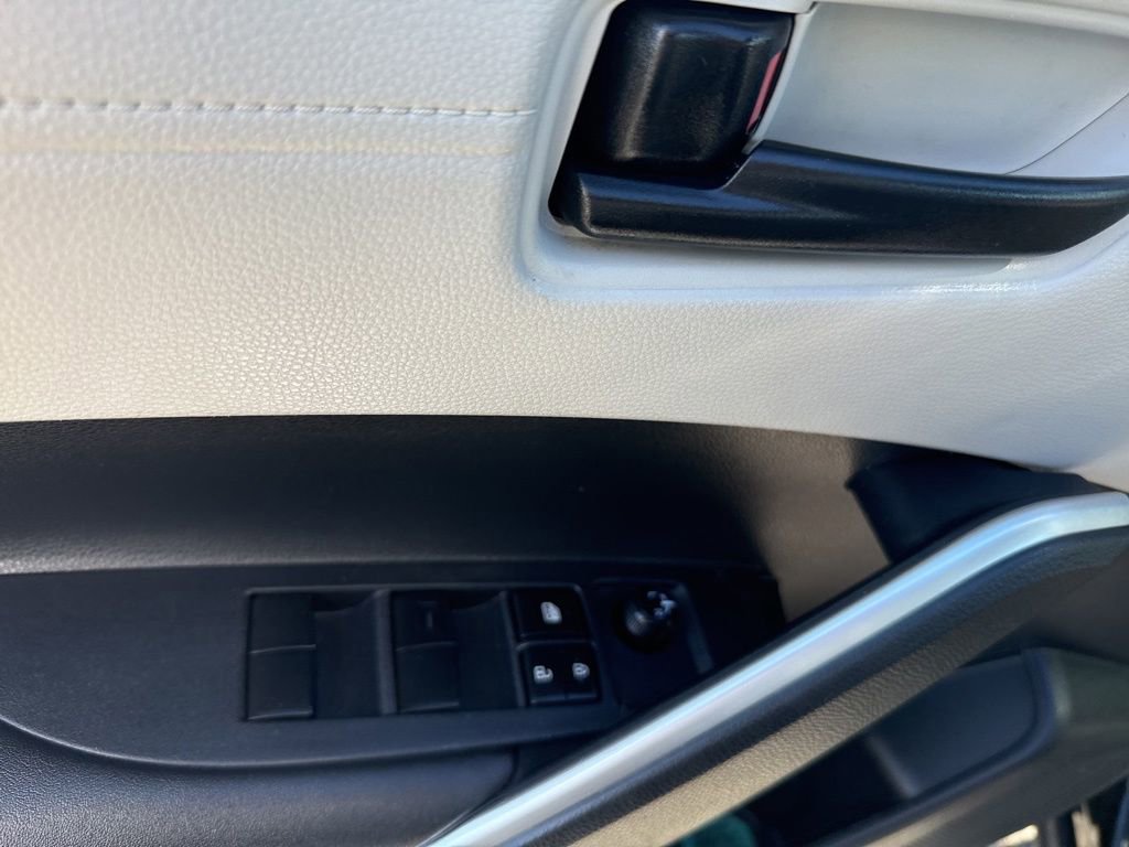 Used 2023 Toyota Corolla Cross L image 18