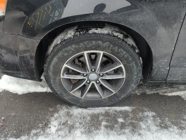 Used 2017 Dodge Grand Caravan SXT image 11