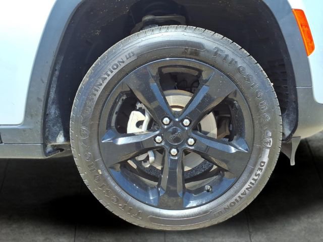 Used 2023 Jeep Grand Cherokee Altitude image 9