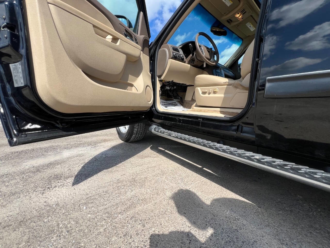 Used 2011 Chevrolet Suburban LT image 21