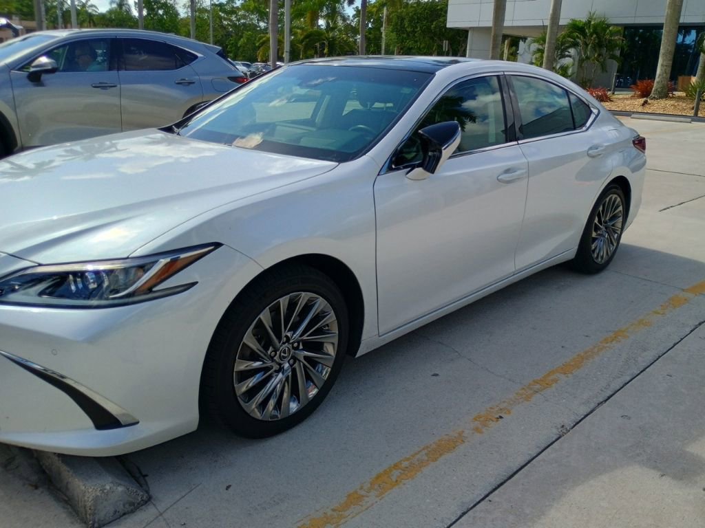 Used 2024 Lexus ES 350 w/ Technology Package