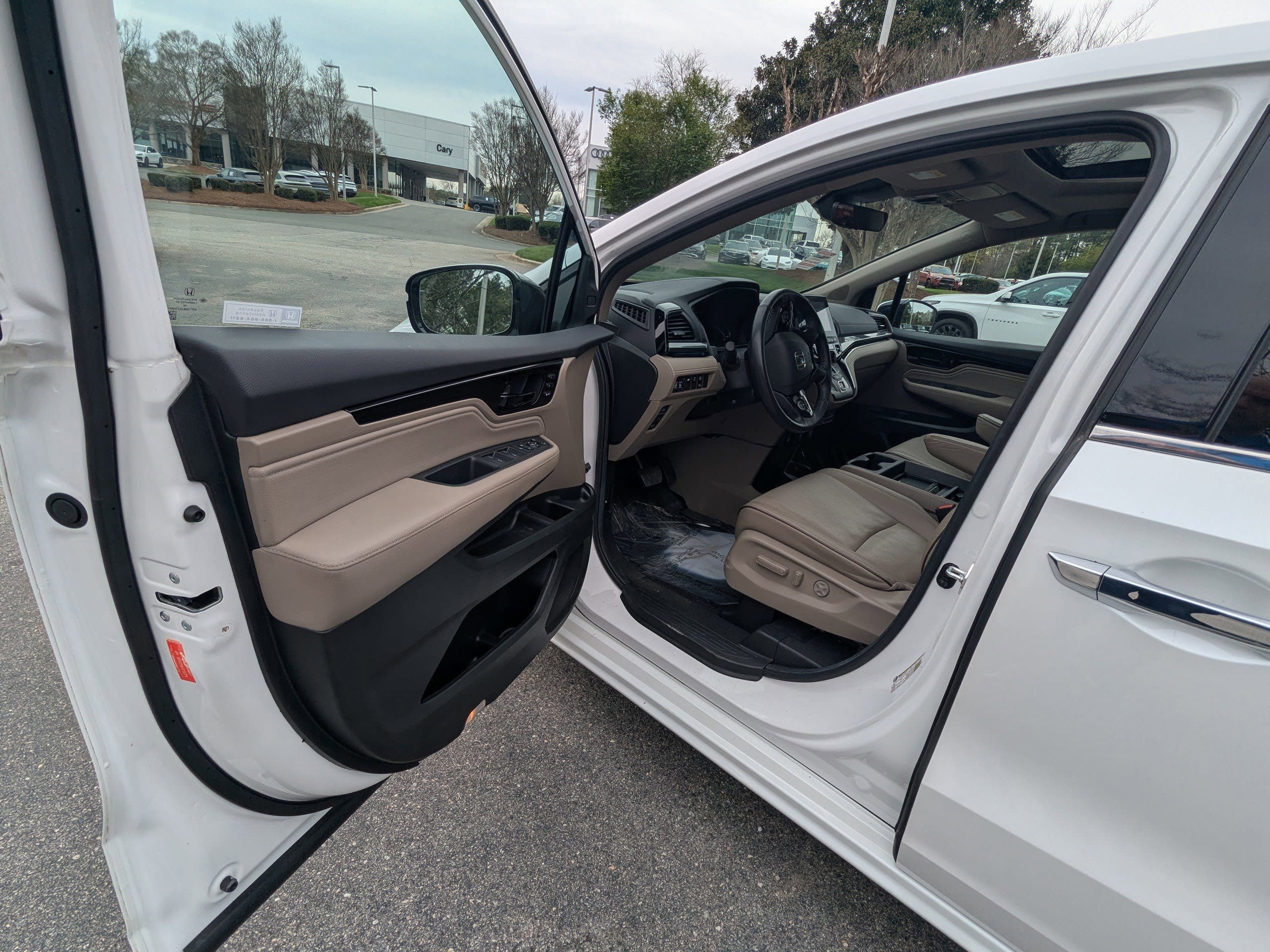 Used 2024 Honda Odyssey Elite image 9