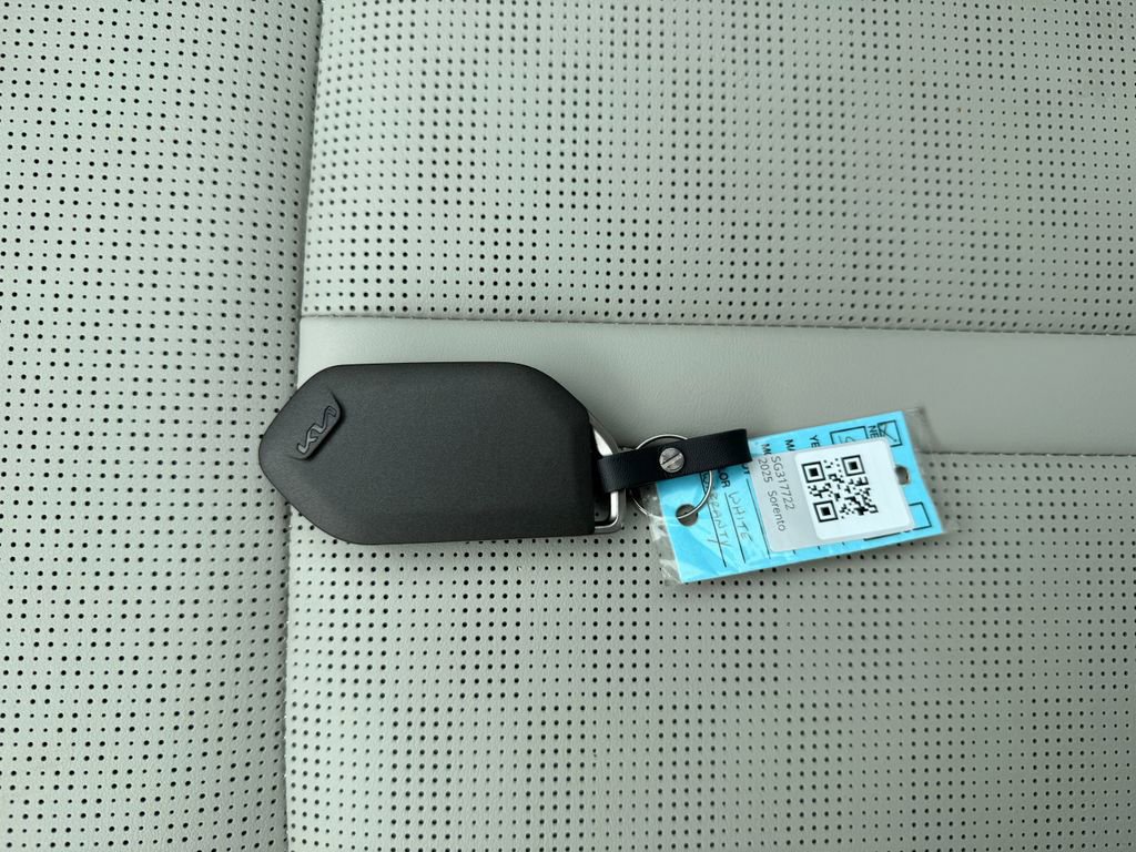 Certified 2025 Kia Sorento S FWD image 23